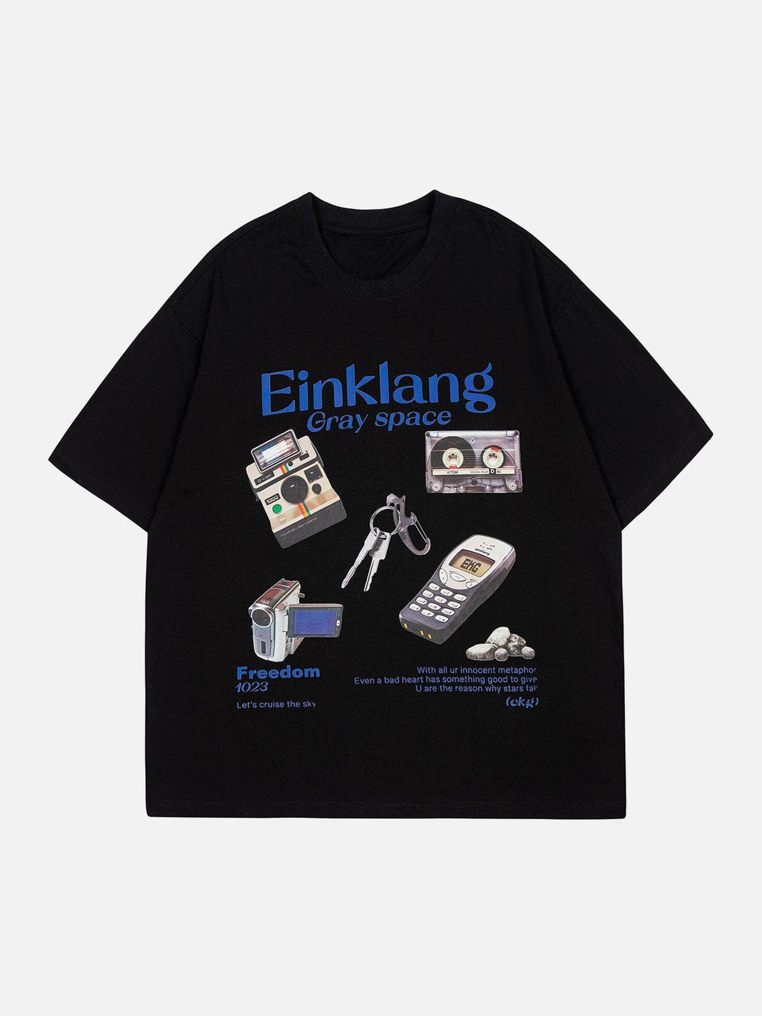 Majesda® - Einklang Camera Print Tee- Outfit Ideas - Streetwear Fashion - majesda.com